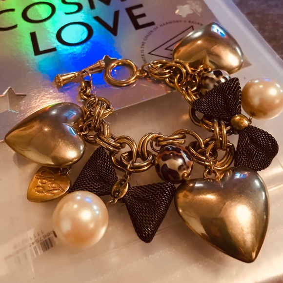 Gold heart bow charm bracelet Betsey Johnson B1